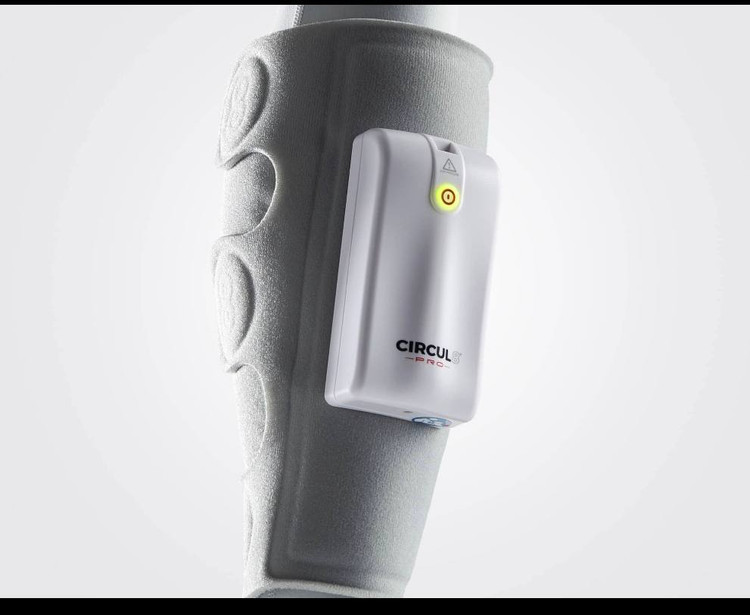 دستگاه پیشگیری از لخته خون Circul8 Pro | سیستم فشردهسازی قابل حمل DVT